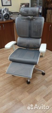 Эргономичное кресло Expert Fly с подножкой