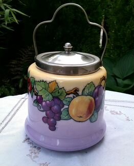 Бисквитницы, тарелки с фруктовым дизайном. Европа