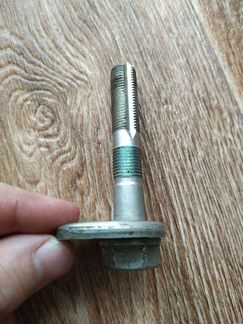 Болт сход-развал Тойота