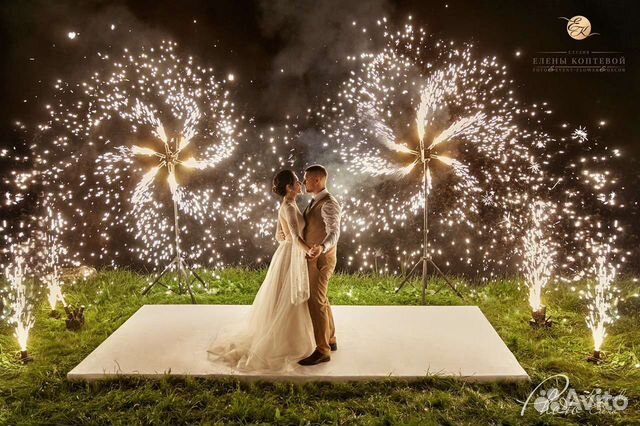 Холодные фонтаны, тяжёлый дым, горка шампанского