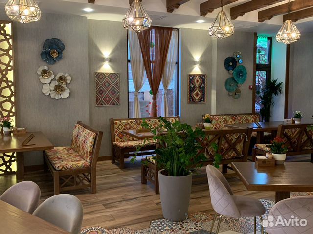 Бариста в кафе, без алкоголя