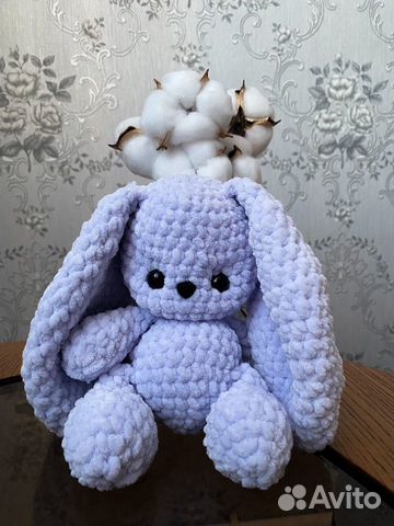 Вязанная игрушка плюшевый заяц