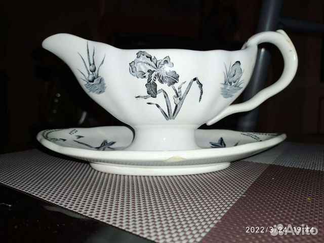 Чашка с блюдцем из фарфора