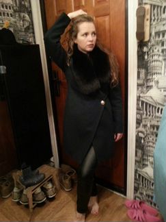 Стильное пальто с мехом песца