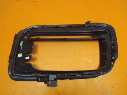 Решетка бампера правая Porsche Cayenne 3 PO536