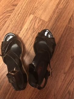 Босоножки из лакированной кожи Milana