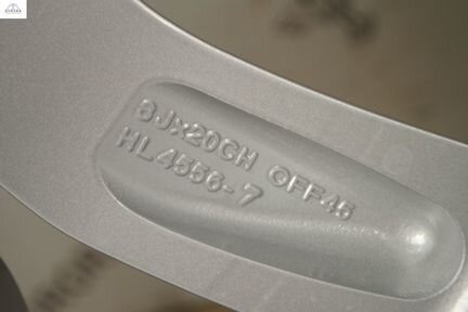 Литые диски R20 с резиной 245/45 Discovery Sport