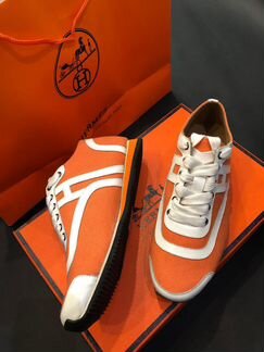 Кроссовки женские