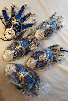 Венецианская карнавальная маска с бубенчиками