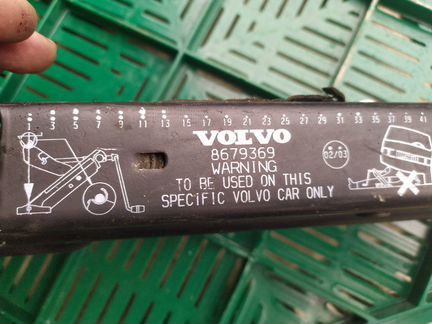 Домкрат для Volvo S60 S80 8679369