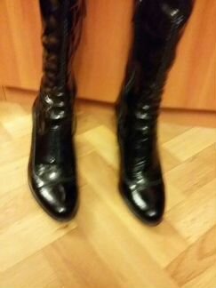 Кожаные лаковые сапоги