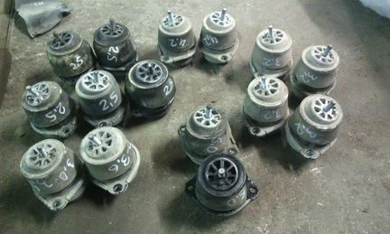 Опора подушка двигателя VW Туарег Каен Audi Q7