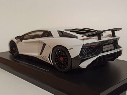 Lamborghini Aventador LP 750-4 SV 2015 Kyosho 1:18