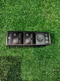 Блок кнопок стеклоподъёмников на Мерседес