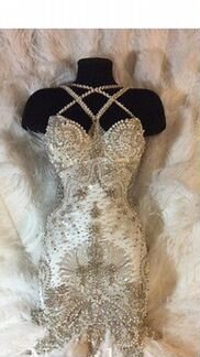 Свадебное белое платье с перьями страуса