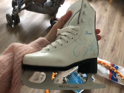 Фигурные коньки для девочки