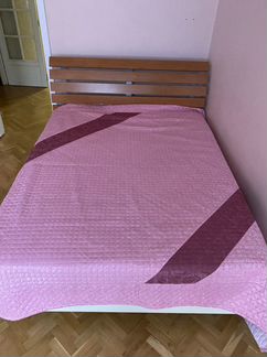 Кровать двухспальная с крутым матрацем