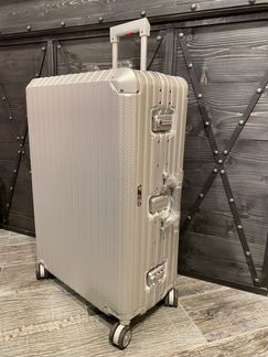 Алюминиевый чемодан
