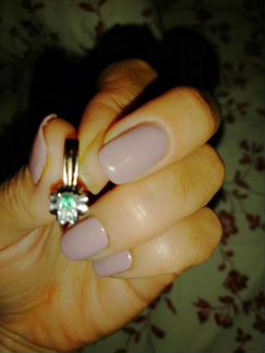 Золотые серьги с бриллиантами и изумрудами