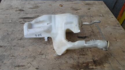 Бачок омывателя Мицубиси Каризма Carisma MR108592