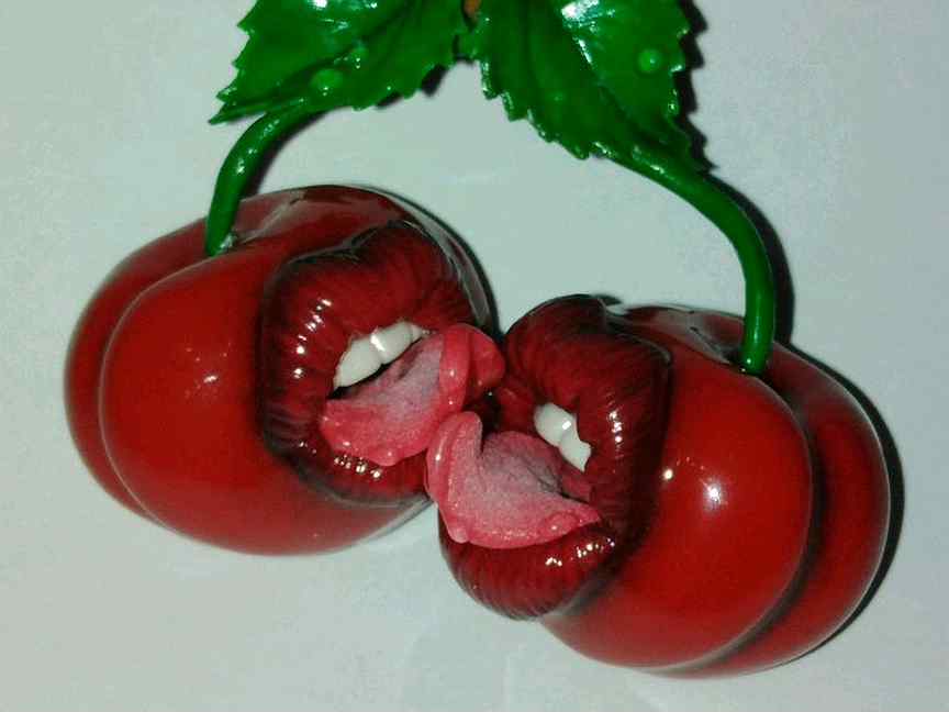 Вишня целуется. Две вишенки. Вишневые поцелуи 20. Духи вишня cherry kiss. Гигиеническая помада для губ с вишней.