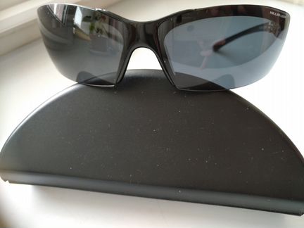 Солнцезащитные очки различных моделей