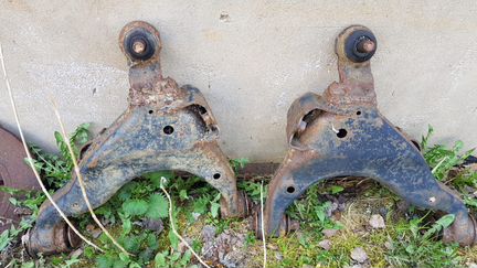 Рычаги передние нижние Toyota Land Cruiser 150