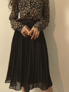 Черное платье с белым горохом