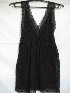 Черное кружевное платье