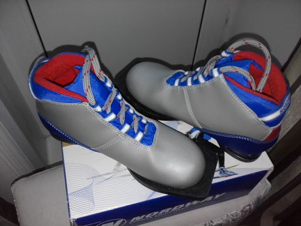 Ботинки лыжные