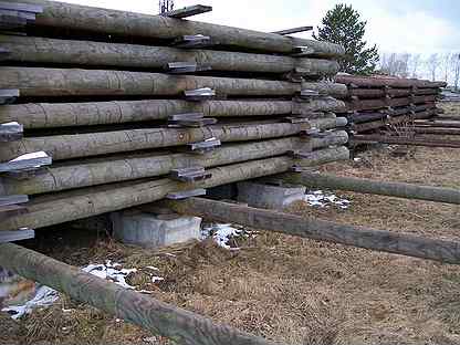 5 м пропитанная. Деревянные опоры лэп. Деревянные столбы лэп. Хранение деревянных опор. Опоры пропитанные 11 м.