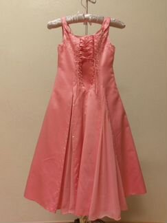 Нарядное платье на 6-8 лет