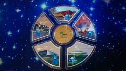 Комплект памятных медальонов форма веера Expo 2010