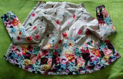 Лёгкая курточка с принтом