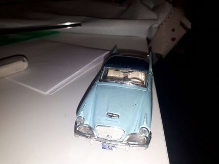 Модель автомобиля studebaker 1957 silver hawk