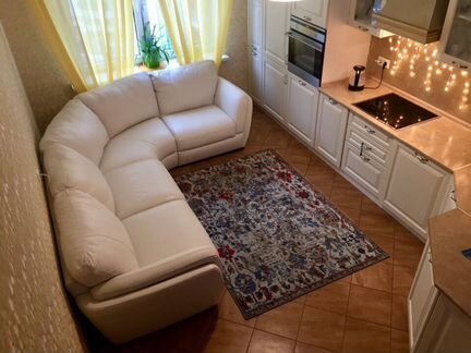 Угловой диван белая кожа 280х220