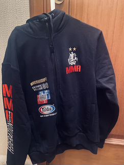 Мужской спортивный костюм