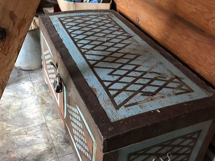 Сундук старинный