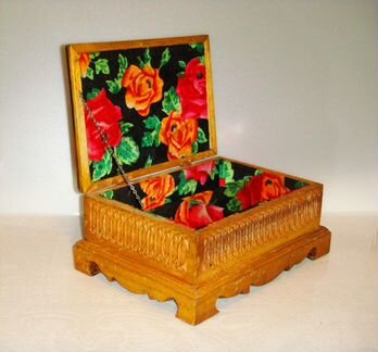 Шкатулка ювелирная резная