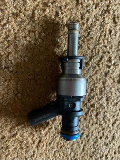 Ауди a8 d4 4.2 Форсунка топливная 079906036N