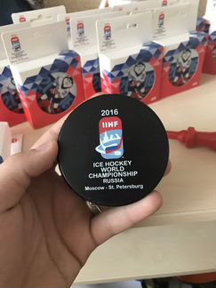 Сувенирные шайбы с чм по хоккею 2016