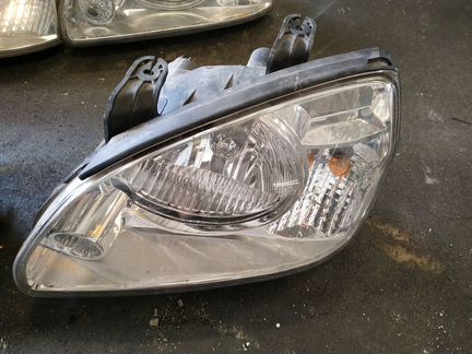 Фара на Kia Carens 2002-2006 г.в. бу