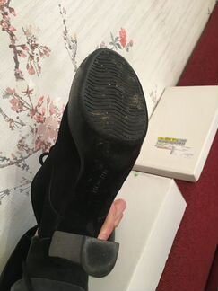 Замшевые ботильоны Hogan 39 р