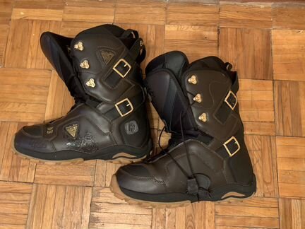 Комплект сноубода с креплениями и ботинками