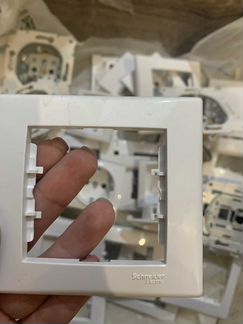 Schneider Electric розетки выключатели рамки