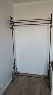 Вешало кованое (вешалка для одежды)