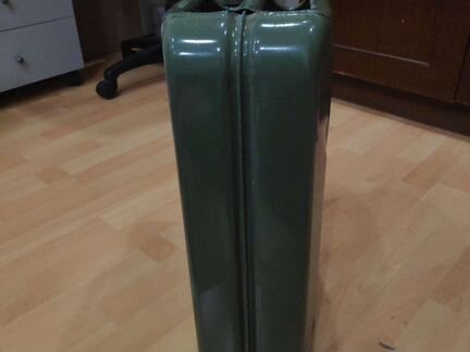 Канистра для топлива 20 литр. Металлическая rexxon