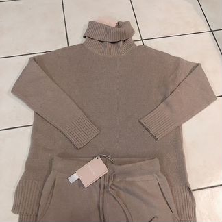 Шерстяной костюм