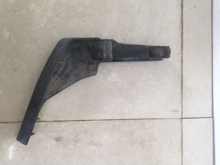 Брызговик передний правый Land Rover Range Rover