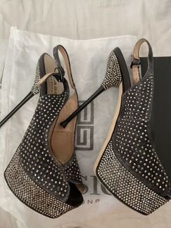 Босоножки в стразах на шпильках 38р